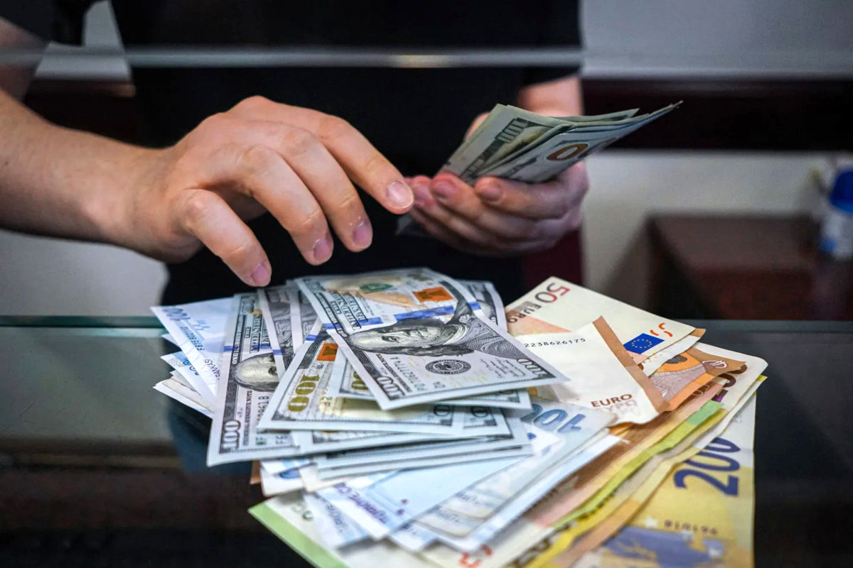 دلار تجاری چند؟ دلار تجاری چند؟