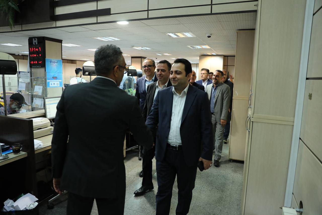 بازدید روزانه مدیرعامل بانک صادرات از شعب و ستاد بانک 