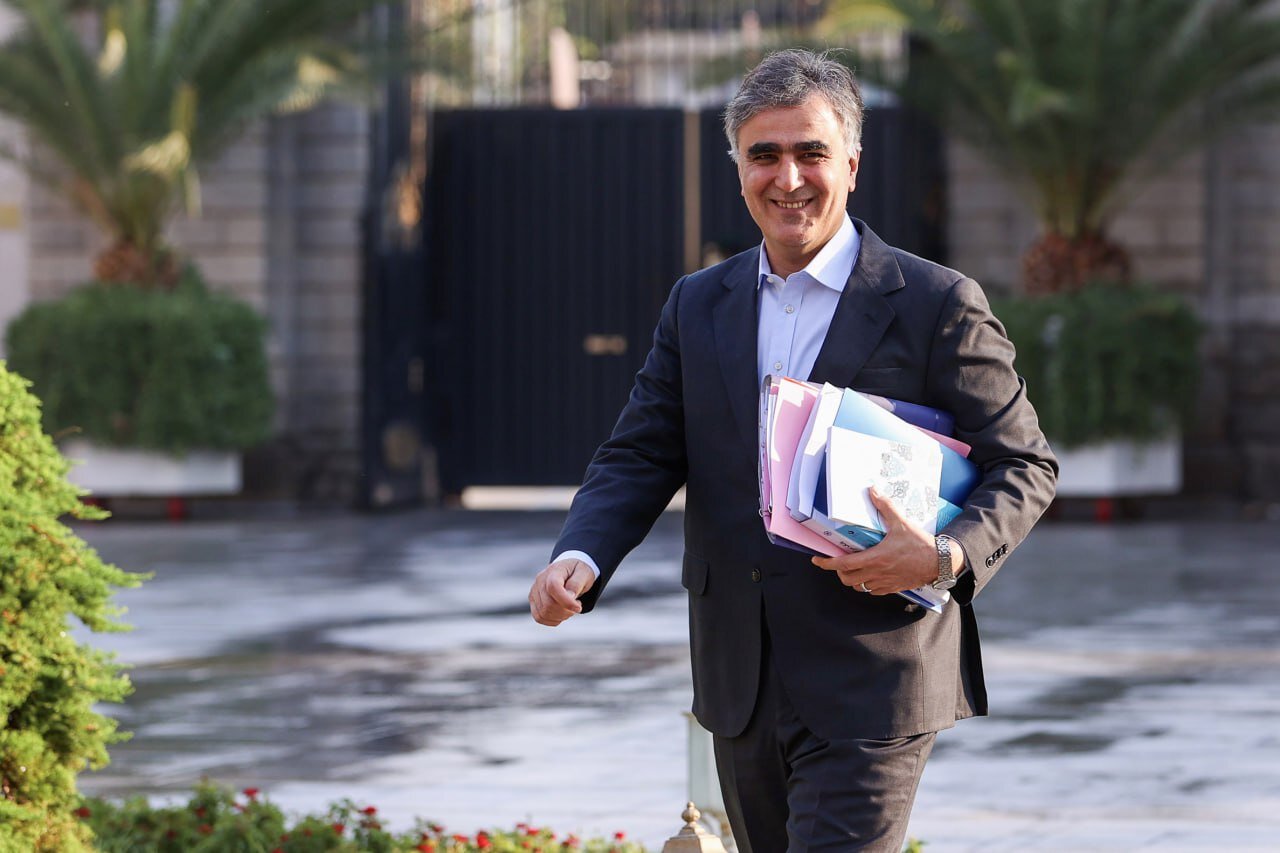 فرزین:هیچ برنامهای برای افزایش نرخ ارز ۷۰هزار تومانی نداریم فرزین:هیچ برنامهای برای افزایش نرخ ارز ۷۰هزار تومانی نداریم