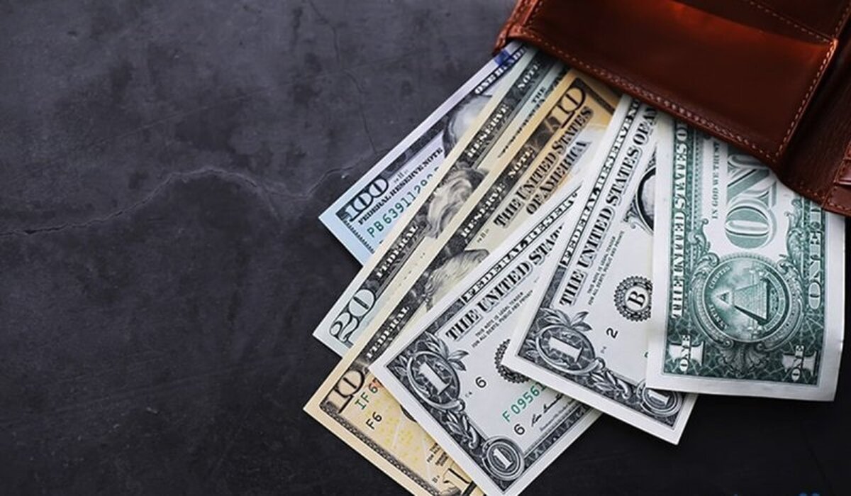 قیمت دلار مسافرتی چگونه تعیین میشود؟ قیمت دلار مسافرتی چگونه تعیین میشود؟