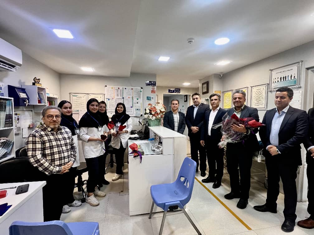 تجلیل بانک ایرانزمین از کادر پرستاری بیمارستانهای شیراز تجلیل بانک ایرانزمین از کادر پرستاری بیمارستانهای شیراز