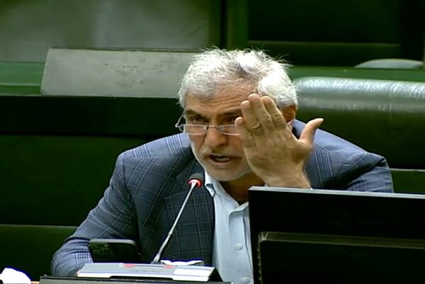 رئیس مجلس مانع تصویب برداشت تنخواه از بانک مرکزی شود