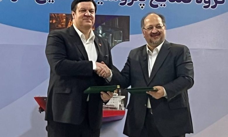 بانك ملت و هلدینگ خلیج فارس تفاهمنامه همكاری امضا كردند