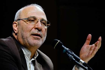 حاجی دلیگانی: بانک مرکزی باید پاسخگوی تلاطم نرخ ارز باشد حاجی دلیگانی: بانک مرکزی باید پاسخگوی تلاطم نرخ ارز باشد